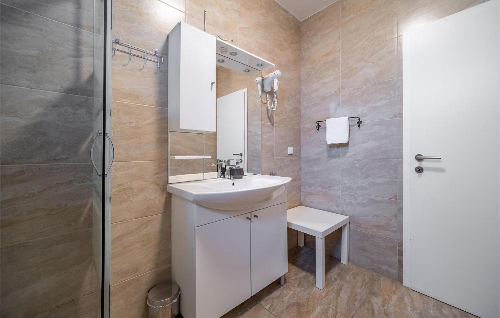 1 Bedroom Beautiful Apartment In Rakovica Exterior photo