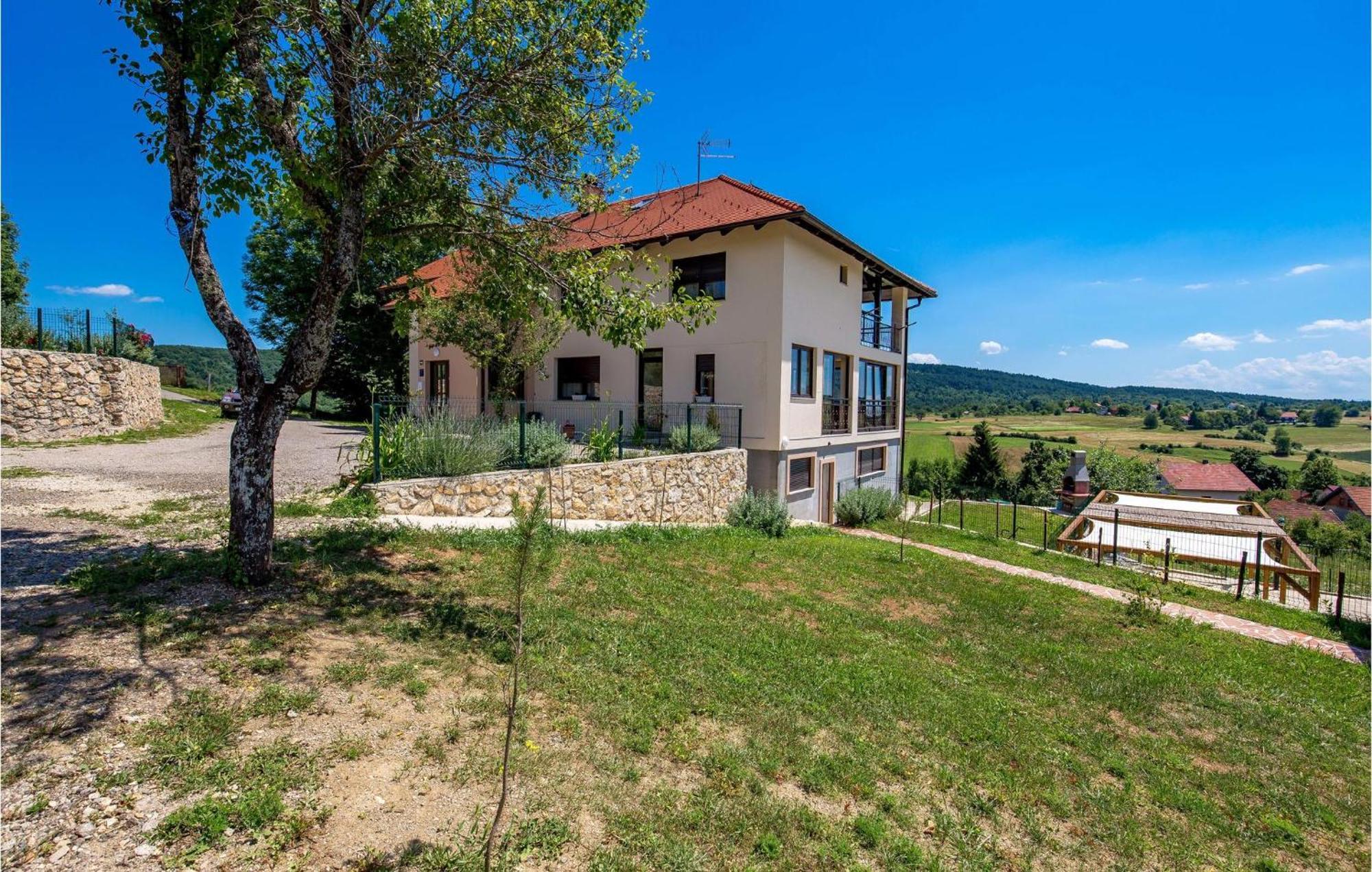 1 Bedroom Beautiful Apartment In Rakovica Exterior photo