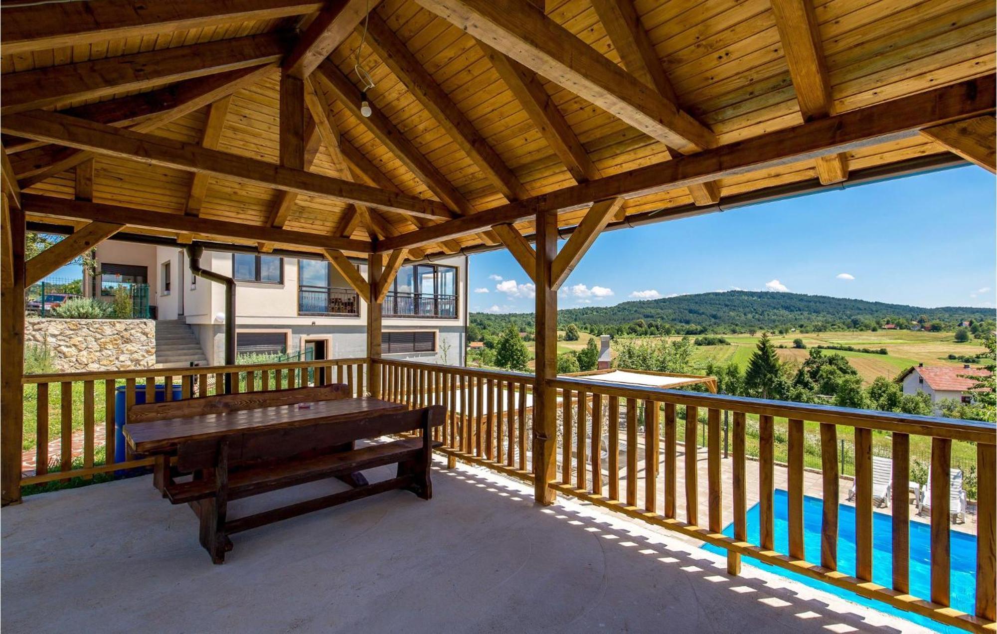 1 Bedroom Beautiful Apartment In Rakovica Exterior photo