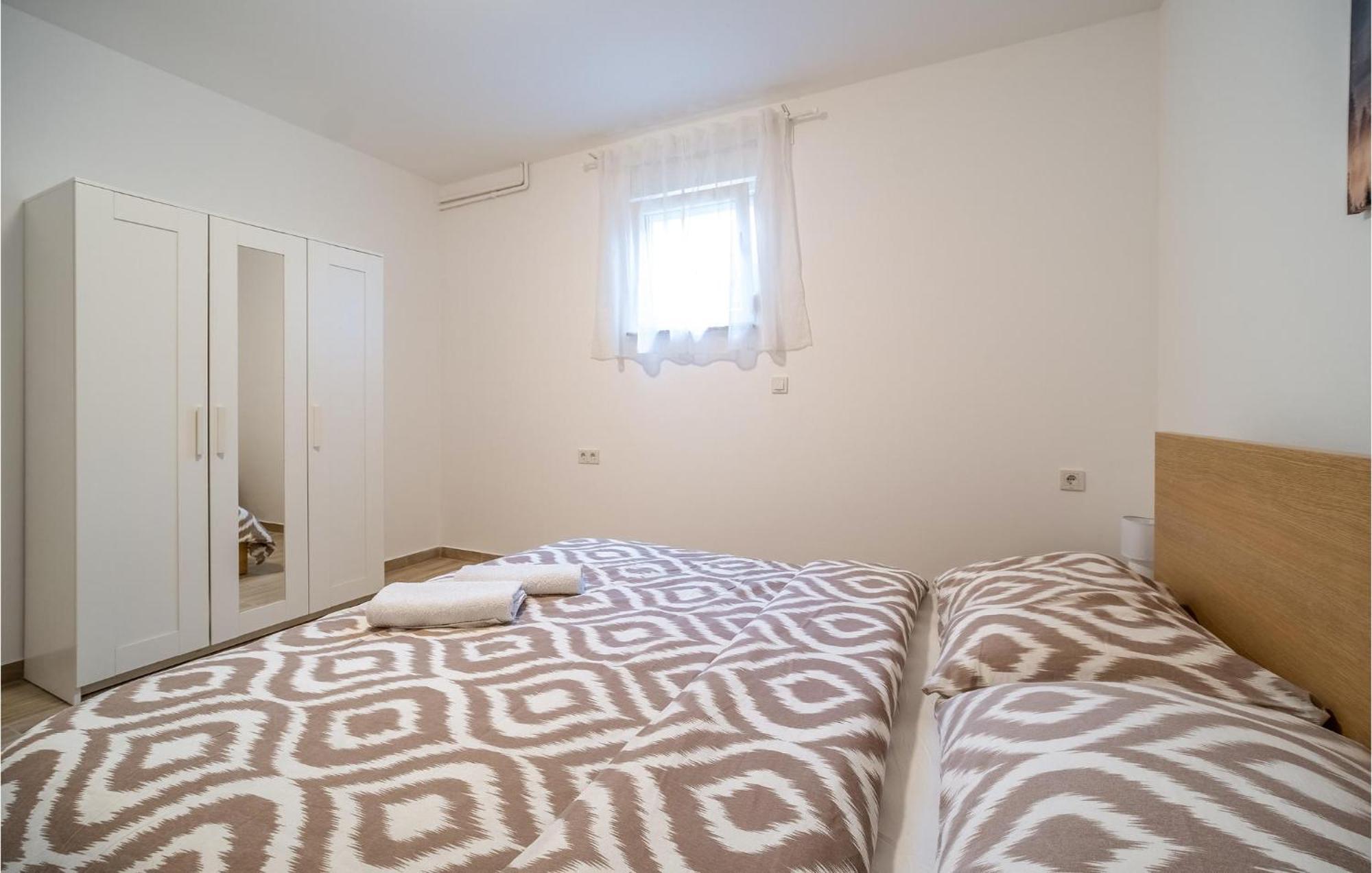 1 Bedroom Beautiful Apartment In Rakovica Exterior photo
